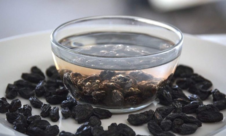 Uses Benefits and Side Effects of Raisin Water